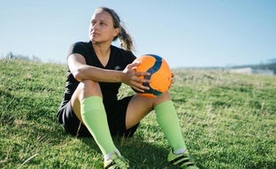 Walking soccer, el método de caminar con un balón que mejora la condición física a todas las edades