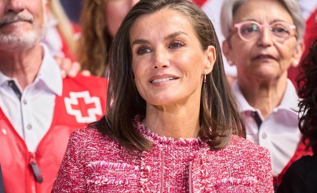 Mango rebaja la famosa chaqueta tweed de la reina Letizia por menos de 30 euros