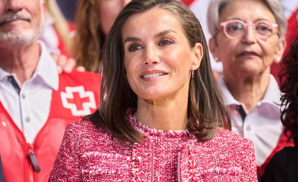 Mango rebaja la famosa chaqueta tweed de la reina Letizia por menos de 30 euros