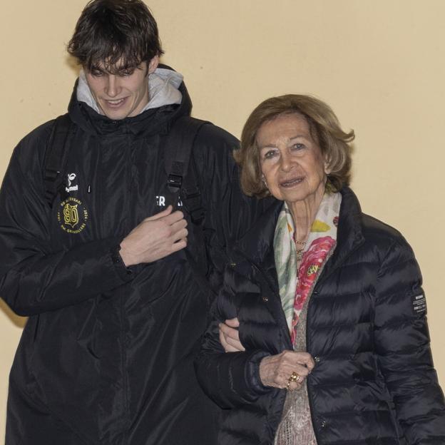 Pablo Urdangarín y su abuela, la reina Sofía.