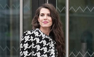 Qué ha pasado con las tres mejores amigas de Carlota Casiraghi cuando era una rebelde adolescente: tirunfadoras y poderosas