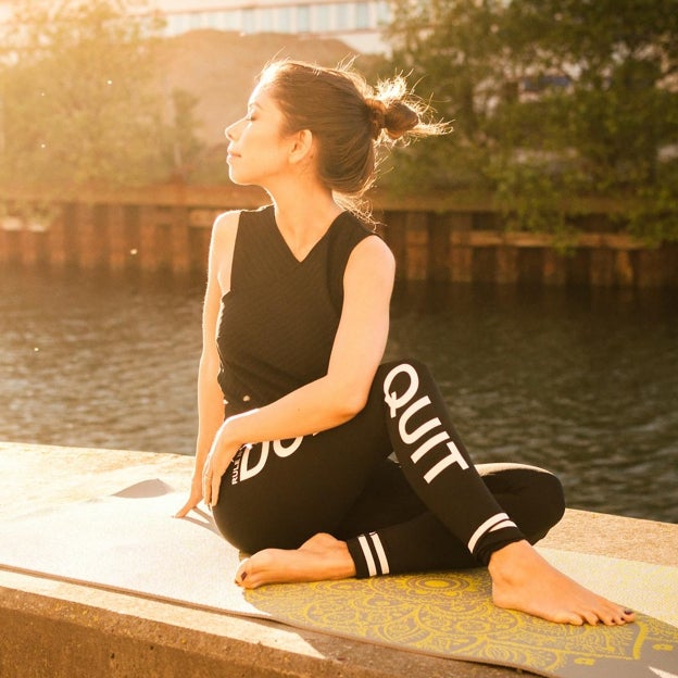 Ni caminar 10.000 pasos ni hacer pesas: el ejercicio de un minuto con el que fortalecerás tus glúteos