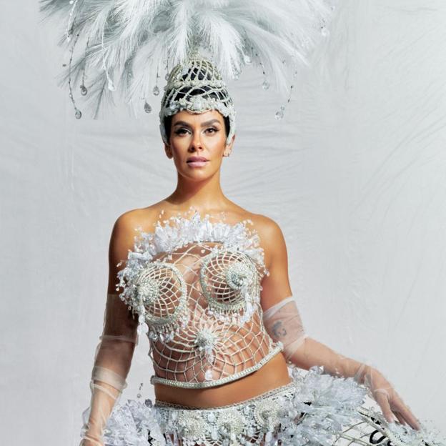 Cristina Pedroche sorprende en las Campanadas 2024 con un vestido hecho con su leche materna: los detalles de su look más espectacular