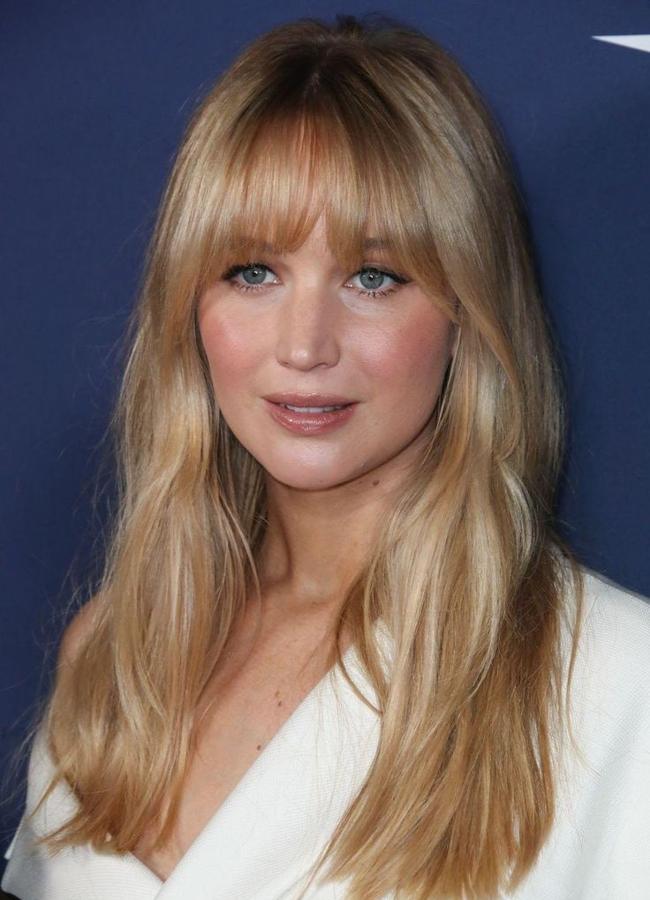 Jennifer Lawrence con corte de pelo estilo setentero tendencia para 2025/@gregoryrussellhair