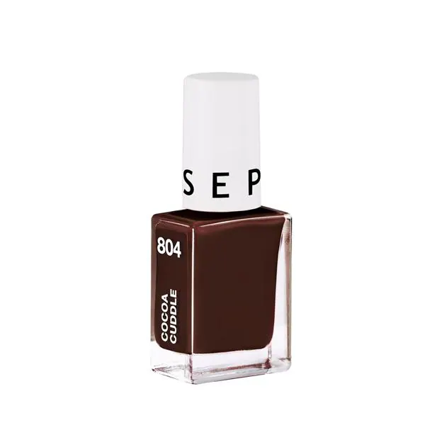 Esmalte de uñas en marrón chocolate de Sephora.