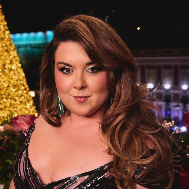 Sabemos cuál es el colorete en crema que usó Lalachus para su maquillaje perfecto de las Campanadas