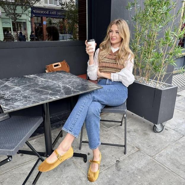 Las merceditas de terciopelo son el zapato plano favorito de las pijas para llevar a diario en invierno