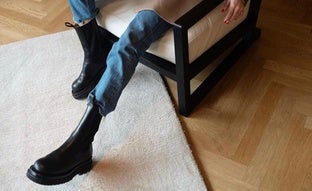 Estos botines planos son el mejor zapato cómodo para llevar a diario en invierno