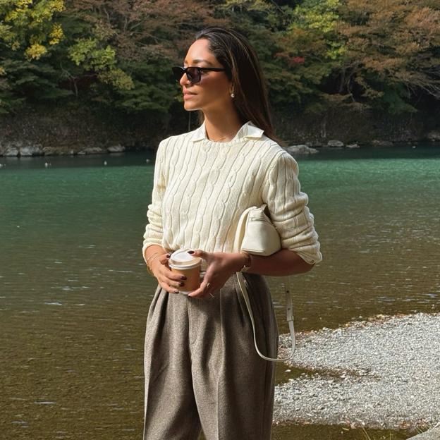 Los pantalones de rebajas más bonitos que llevan las españolas para ir a la oficina