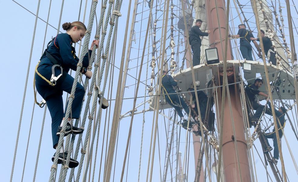 Los arriesgados ejercicios de la princesa Leonor en el Juan Sebastián Elcano: así ha sido su primera jornada a bordo