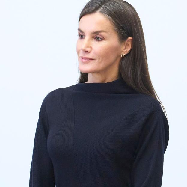 7 vestidos de las rebajas de COS que se pondría la reina Letizia: merecen la pena por su descuento y porque son elegantes