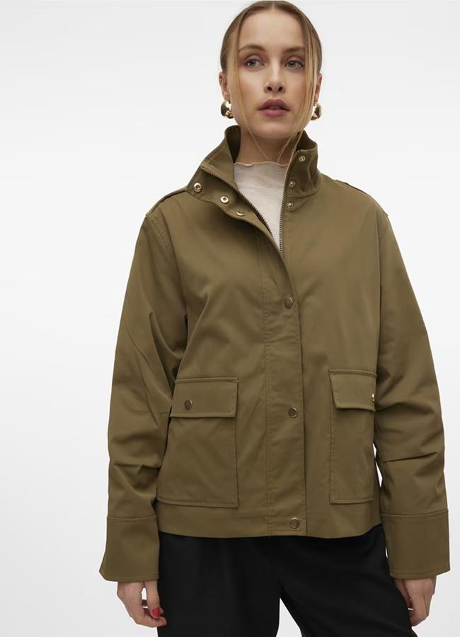 Parka corta en verde de Vero Moda.