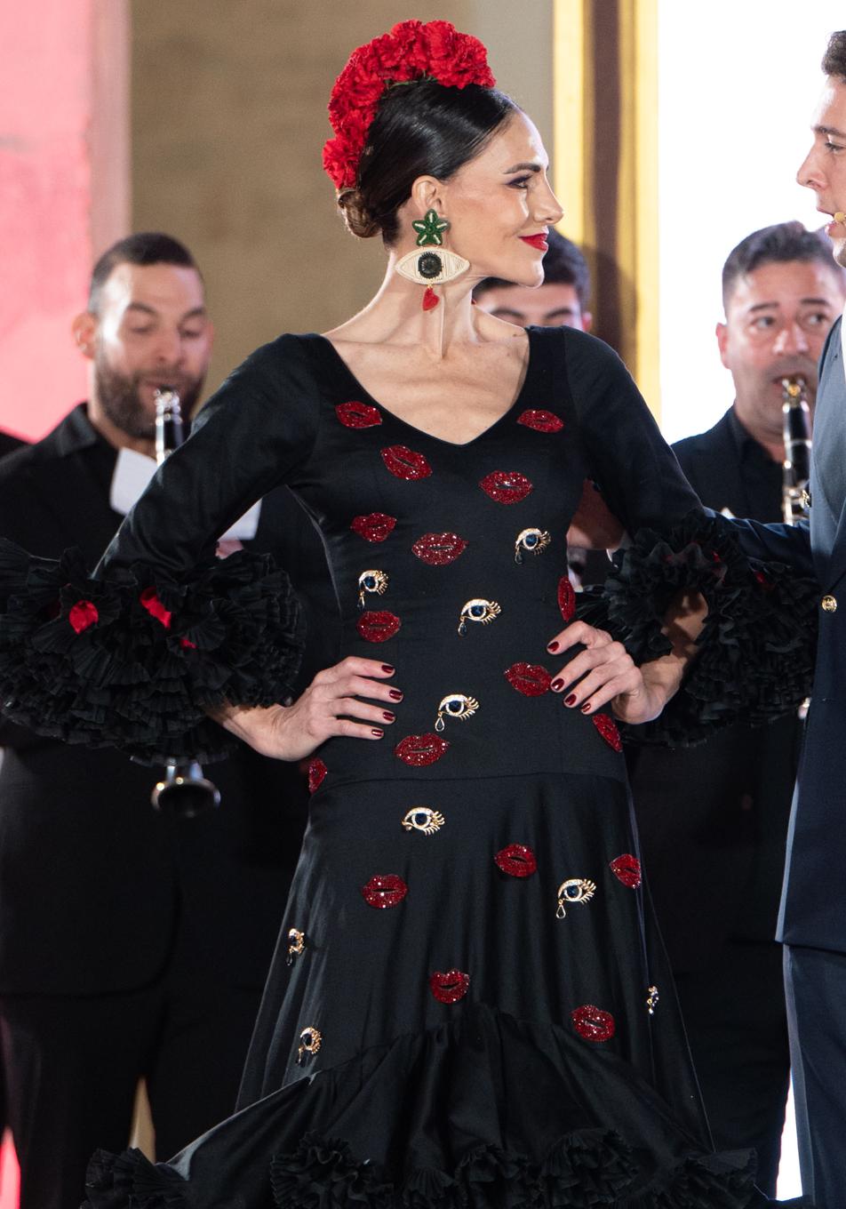 Adriana Abascal, protagonista en el desfile de Rocío Peralta que rinde homenaje a Dalí