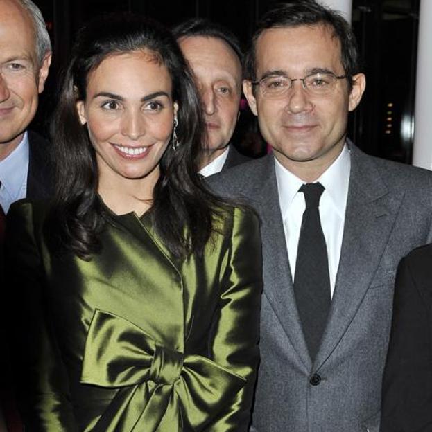 Inés Sastre, con el fallecido presentador Jean Luc Delarue. 