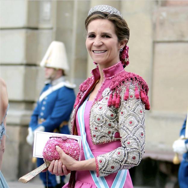 Por qué la infanta Elena no pudo ser reina: salen de nuevo a la luz los motivos por los que no heredó el trono de España aunque era la primogénita