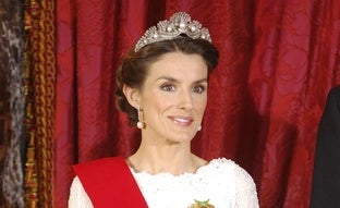 La historia de la tiara Mellerio, la joya que la reina Letizia solo se ha puesto una vez: de la cabeza de La Chata al joyero de doña Sofía