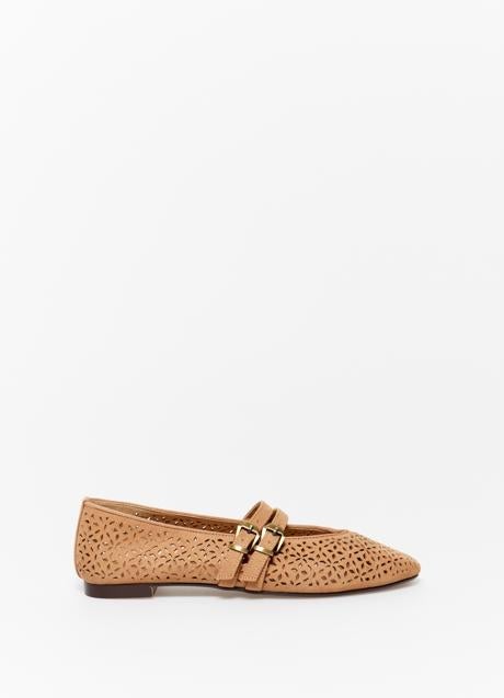 Zapatos planos de Sfera (19,99 euros)