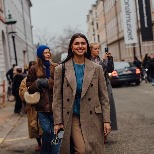 Las invitadas de invierno compran la ropa de diario rebajadísima en esta firma made in Spain