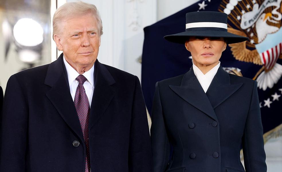 Melania Trump sorprende con moño de Leonor y look de Carmen Sandiego en la investidura de Donald Trump