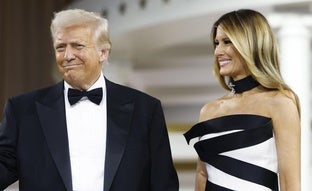 El espectacular segundo look de Melania Trump en la investidura: collar de Cenicienta y vestido de firma francesa