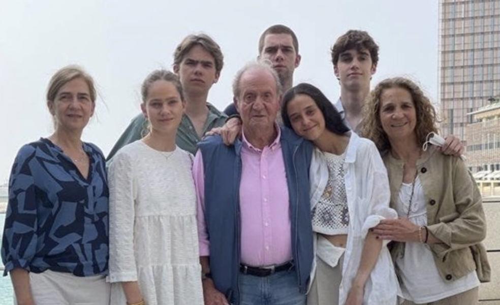 Lo que no se ve (pero todo el mundo se pregunta) en las fotos de la fiesta de cumpleaños del rey Juan Carlos en Abu Dabi