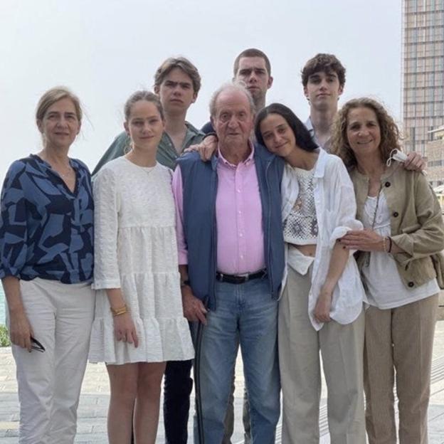 Lo que no se ve (pero todo el mundo se pregunta) en las fotos de la fiesta de cumpleaños del rey Juan Carlos en Abu Dabi