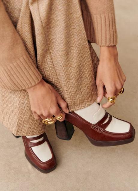 Mocasines con tacón bicolor de Sezane (185 euros)