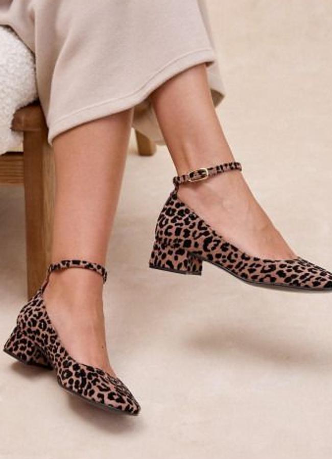 Zapatos con pulsera animal print