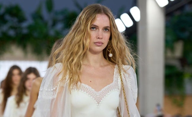 Esta temporada vas a querer llevar una camisa estilo boho: los 6 modelos más bonitos