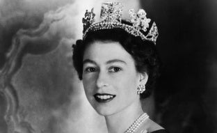 Los pendientes favoritos de Isabel II: perlas, diamantes y los preferidos de Kate Middleton