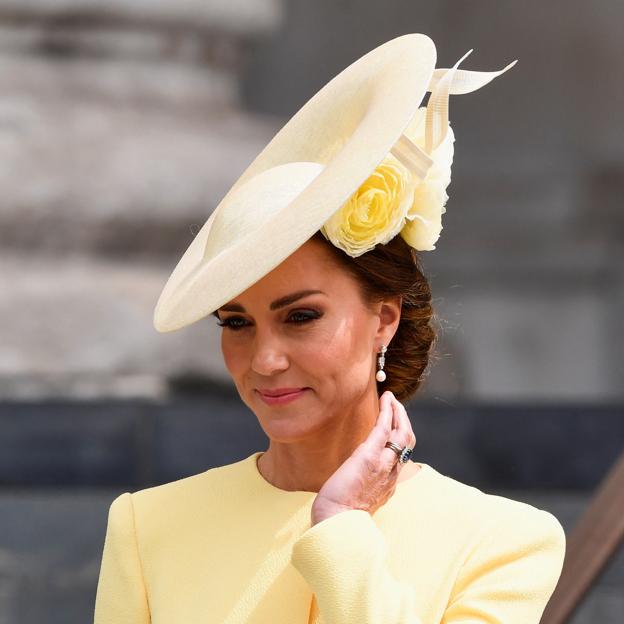 Kate Middleton con los pendientes de perlas favoritos de Isabel II. 