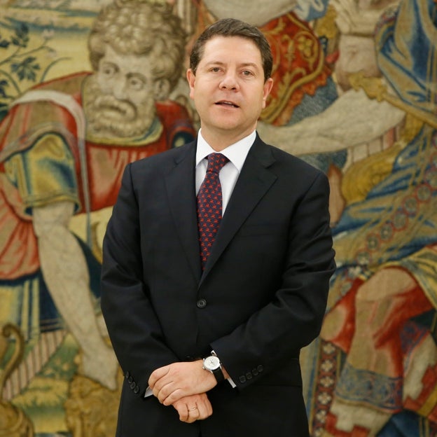 La vida personal de Emiliano García-Page: del equívoco con su hermano gemelo en su boda al divorcio tras 25 años de matrimonio