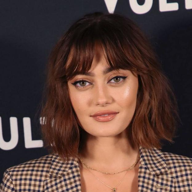 Ella Purnell con corte de pelo bob con flequillo tendencia pra 2025