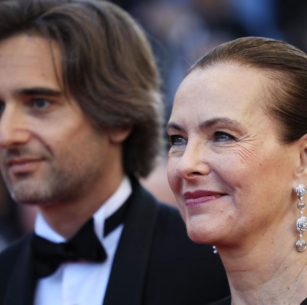 Carole Bouquet, con su hijo, el productor Dimitri Rassam.