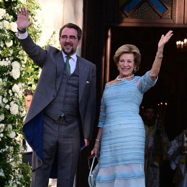 Nicolás de Grecia junto a su madre, la reina Ana María. 