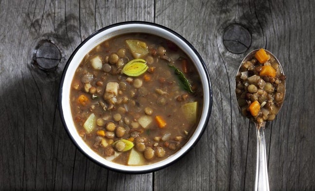 El truco de mi madre para hacer unas lentejas que no engordan: sin chorizo y con este ingrediente especial