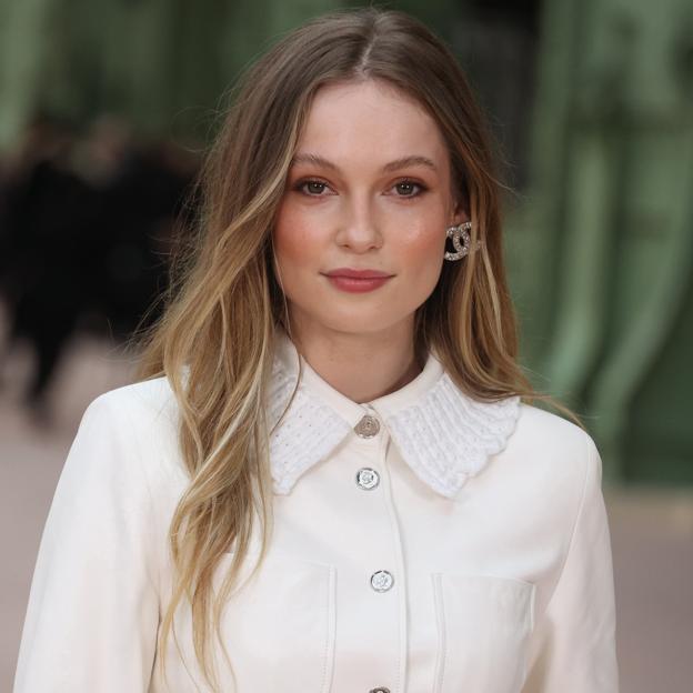 Hannah Dodd en el desfile de Chanel de la Semana de la Moda de Pa´is