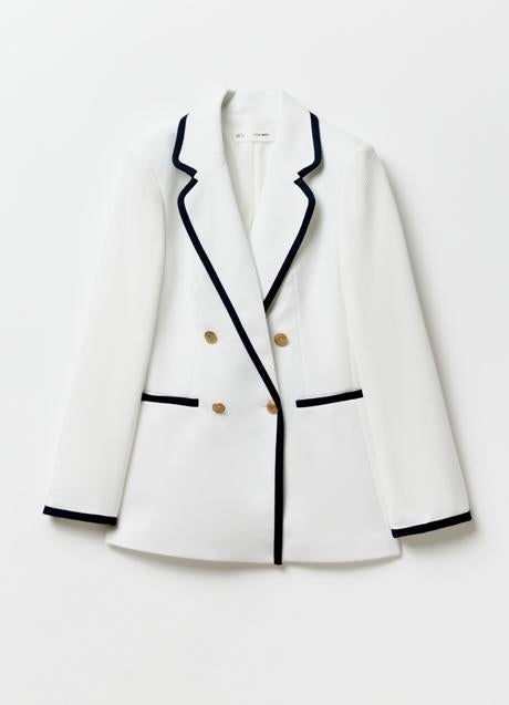 Chaqueta blanca de Sfera (45,99 euros)