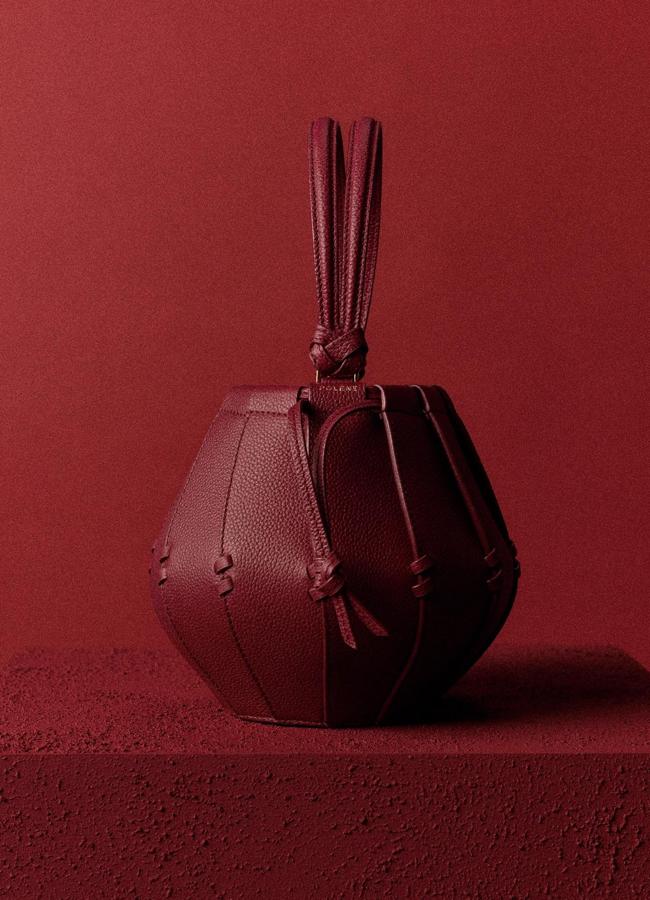 Bolso Lopio Edition Garnet de Polène, 490 euros.