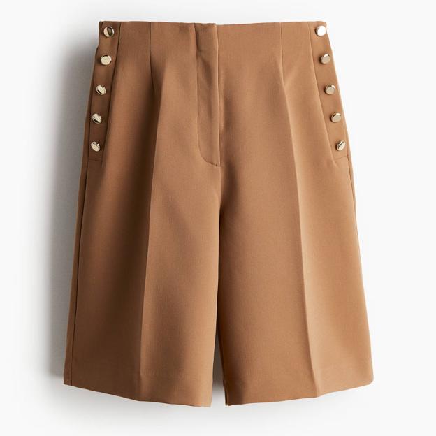 Bermudas con botones decorativos (29,99€)