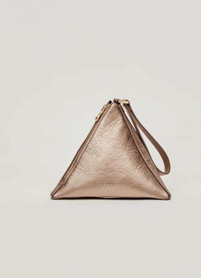 Bolso mini metalizado de Culto (77,40 euros).