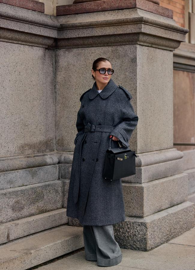 Un look en gris. Foto: Launchmetrics spotlight.