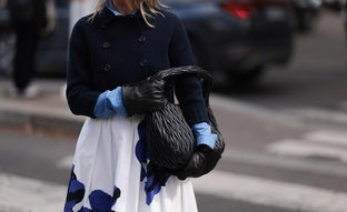 Prendas en azul marino para llevar este invierno si estás cansada del clásico negro