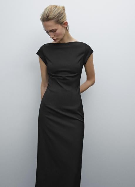 Vestido negro de Massimo Dutti (79,99 euros)