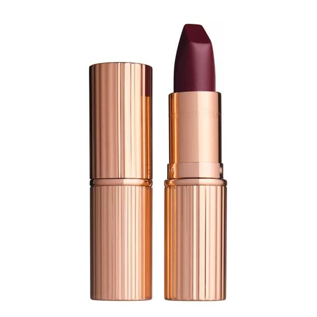 Matte Revolution Lipstick en tono Festival Magic de Charlotte Tilbury. Precio: 39,99 euros