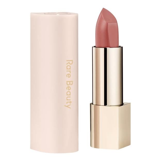 Barra de labios Kind Words de Rare Beauty.