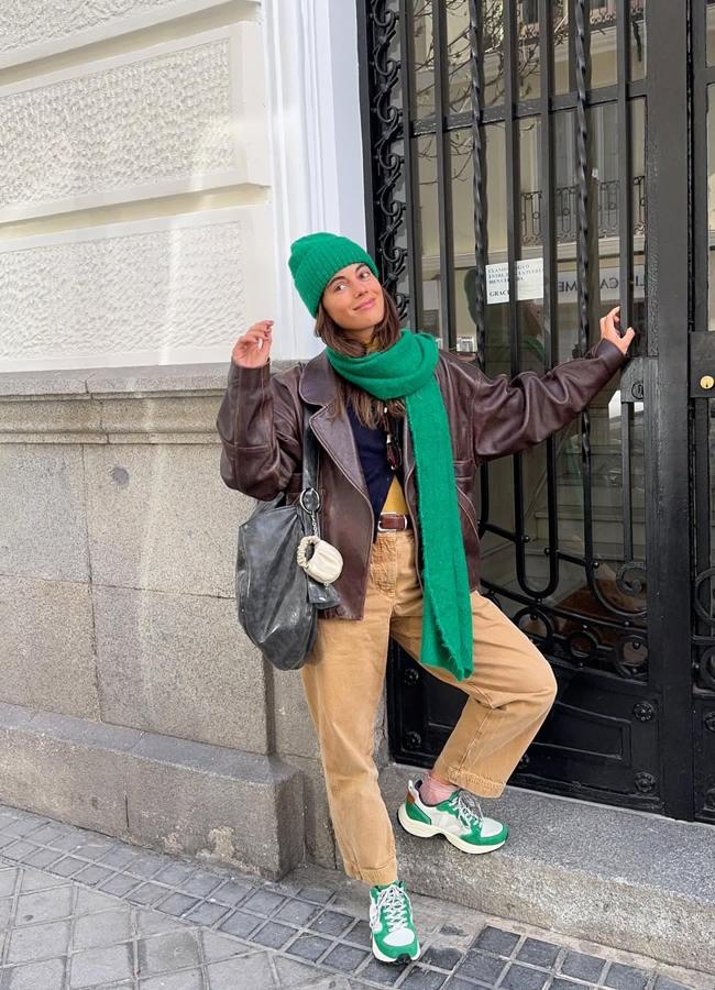 La influencer Sara Baceiredo con zapatillas de la colaboración de Veja con Bimba y Lola. Foto: @sarabace.