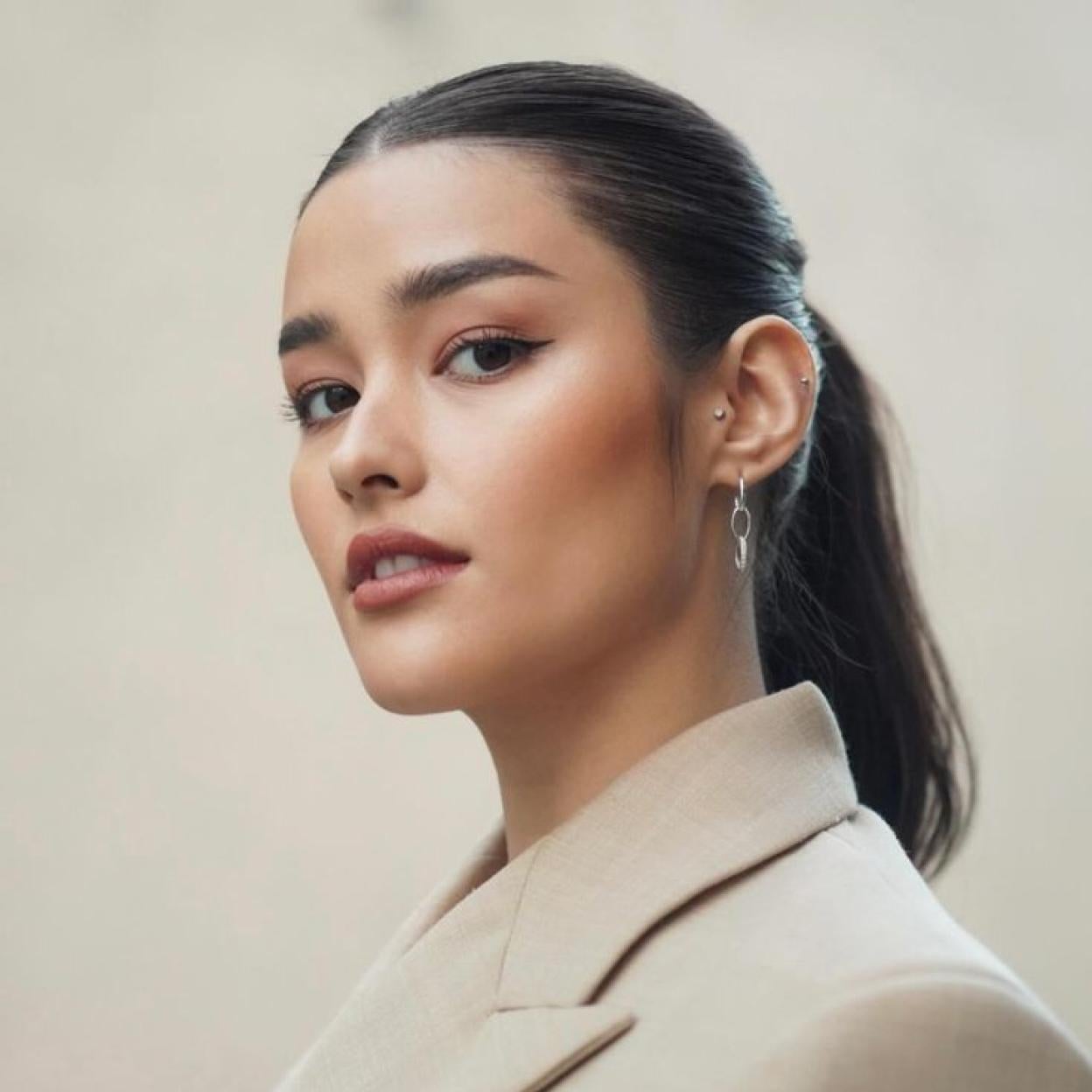 Modelo con piel aterciopelada/@LIZASOBERANO