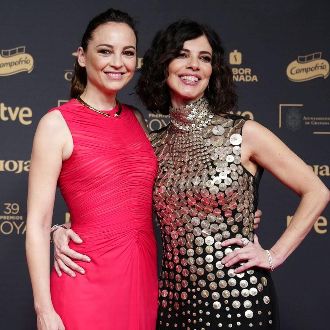 Leonor Watling y Maribel Verdú posan juntas en los Premios Goya./limited pictures