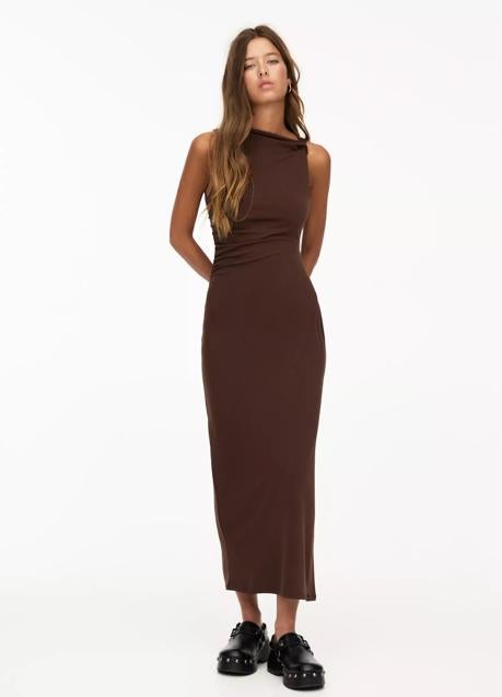 Vestido marrón de Pull & Bear (25,99 euros)